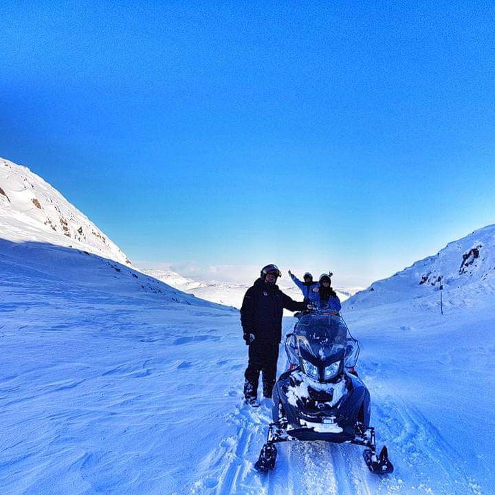 Snowmobile safari on the Arctic Trail